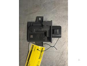 Gebruikte Brandstofpomp module Jaguar XE 2.0d 180 16V Prijs € 20,00 Margeregeling aangeboden door Poolman autodemontage