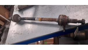 Gebruikte Aandrijfas rechts-achter Jaguar XE 2.0d 180 16V Prijs € 50,00 Margeregeling aangeboden door Poolman autodemontage