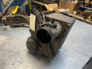 Gebruikte Luchtfilterhuis Nissan Navara (D40) 2.5 dCi 16V 4x4 Prijs € 50,00 Margeregeling aangeboden door Poolman autodemontage