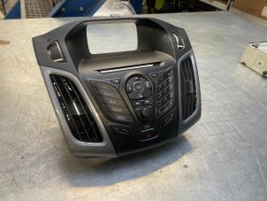 Gebruikte Radiobedienings paneel Ford Focus 3 1.6 TDCi Prijs € 40,00 Margeregeling aangeboden door Poolman autodemontage