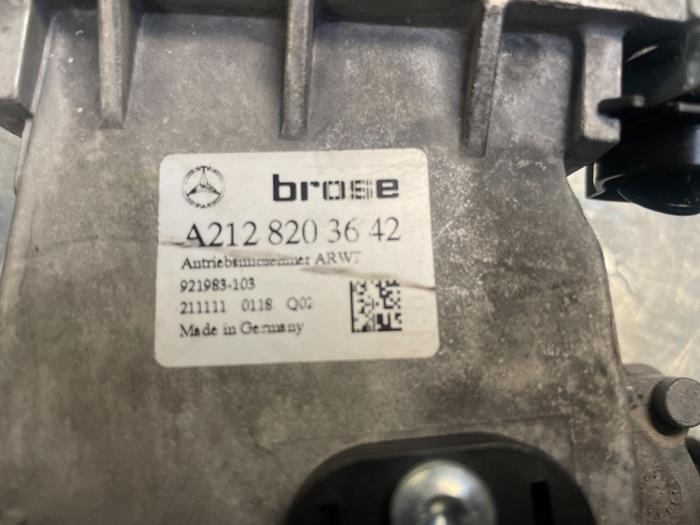 Achterklep motor van een Mercedes-Benz C Estate (S204) 2.2 C-200 CDI 16V BlueEFFICIENCY 2012