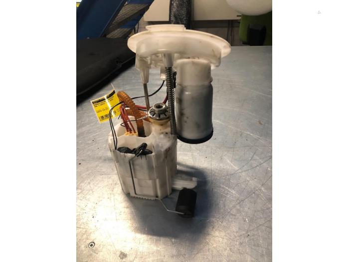 Gebruikte Tank element Pomp BMW 1 serie (F20) 118i 1.5 TwinPower 12V Prijs € 75,00 Margeregeling aangeboden door Poolman autodemontage