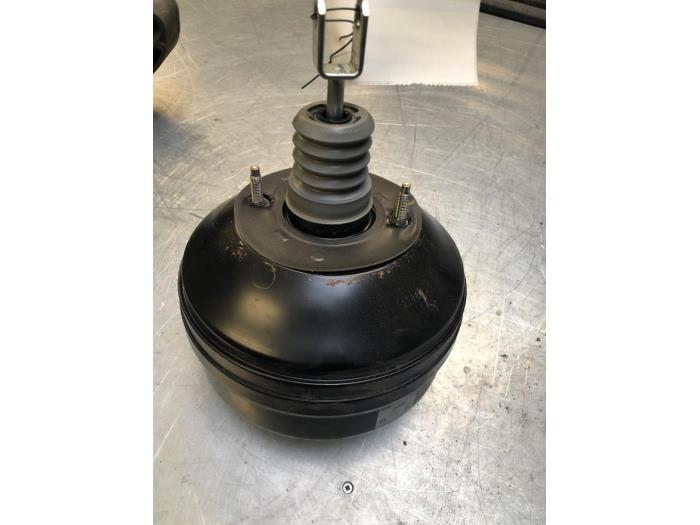 Gebruikte Rembooster BMW 1 serie (F20) 118i 1.5 TwinPower 12V Prijs € 50,00 Margeregeling aangeboden door Poolman autodemontage
