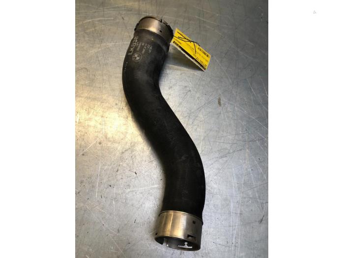 Gebruikte Intercooler Slang BMW 1 serie (F20) 118i 1.5 TwinPower 12V Prijs € 30,00 Margeregeling aangeboden door Poolman autodemontage