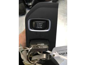 Gebruikte Kontaktslot + Sleutel Volvo XC60 I (DZ) 2.4 D5 20V AWD Geartronic Prijs € 75,00 Margeregeling aangeboden door Poolman autodemontage