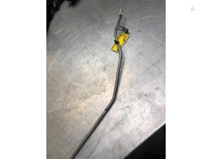 Gebruikte Peilstok Olie Mercedes A (W176) 1.6 A-180 16V Prijs € 20,00 Margeregeling aangeboden door Poolman autodemontage