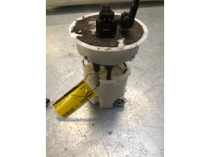 Gebruikte Brandstofpomp Elektrisch Ford Fiesta 6 (JA8) 1.25 16V Prijs € 30,00 Margeregeling aangeboden door Poolman autodemontage