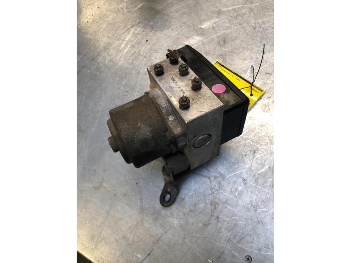 Gebruikte ABS Pomp Toyota Land Cruiser 90 (J9) 3.4i 24V Prijs € 75,00 Margeregeling aangeboden door Poolman autodemontage