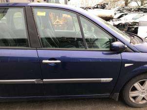 Gebruikte Deur 4Deurs rechts-voor Renault Scénic II (JM) 1.6 16V Bifuel Prijs € 75,00 Margeregeling aangeboden door Poolman autodemontage