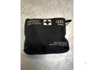 Gebruikte EHBO kit Audi A7 Sportback (4KA) 3.0 V6 24V 50 TDI Mild Hybrid Quattro Prijs € 20,00 Margeregeling aangeboden door Poolman autodemontage