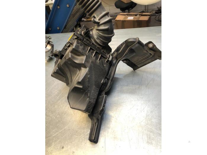 Gebruikte Luchtfilterhuis Mazda 6 (GJ/GH/GL) 2.2 SkyActiv-D 175 16V Prijs € 30,00 Margeregeling aangeboden door Poolman autodemontage