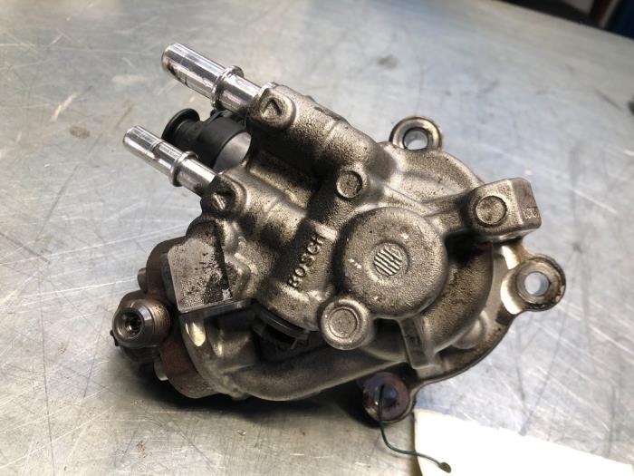 Brandstofpomp Mechanisch van een Jaguar XE 2.0d 180 16V 2016