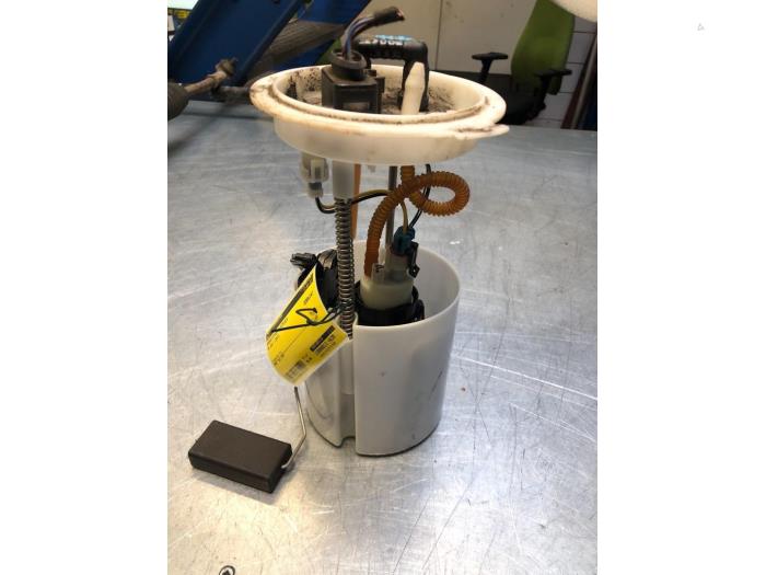 Gebruikte Tank element Pomp Volkswagen Golf VI (5K1) 1.6 Prijs € 30,00 Margeregeling aangeboden door Poolman autodemontage