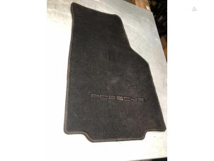 Gebruikte Stoelmat Porsche Boxster (986) 3.2 S 24V Prijs € 30,00 Margeregeling aangeboden door Poolman autodemontage