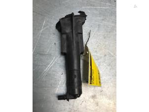 Gebruikte Koplamp Sproeier Volkswagen Passat Variant (365) 2.0 TDI 16V 170 4Motion Prijs € 20,00 Margeregeling aangeboden door Poolman autodemontage