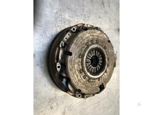 Gebruikte Vliegwiel dubbele massa Ford Transit Custom 2.0 TDCi 16V Eco Blue 130 Prijs € 100,00 Margeregeling aangeboden door Poolman autodemontage