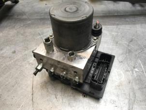 Gebruikte ABS Pomp Suzuki Kizashi (FRE/FRF) 2.4 16V 4x4 Prijs € 100,00 Margeregeling aangeboden door Poolman autodemontage