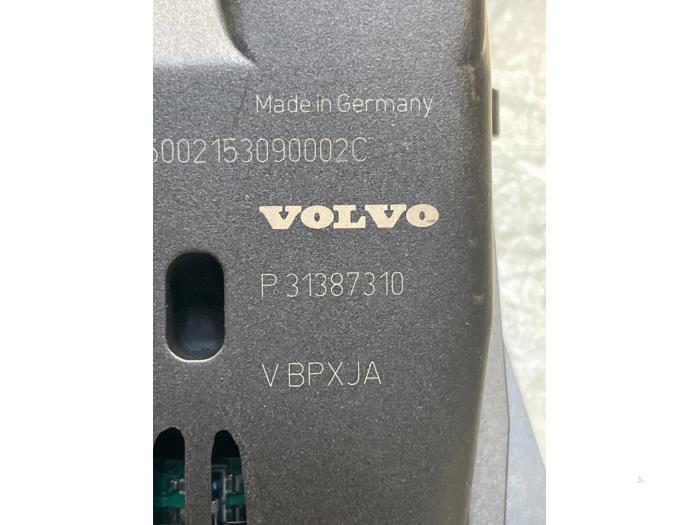 Remassistent sensor van een Volvo V60 I (FW/GW) 2.4 D6 20V Plug-in Hybrid AWD 2015