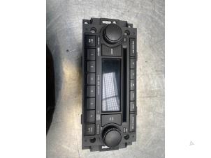 Gebruikte Radio Dodge Caliber 2.0 CRD 16V Prijs € 50,00 Margeregeling aangeboden door Poolman autodemontage