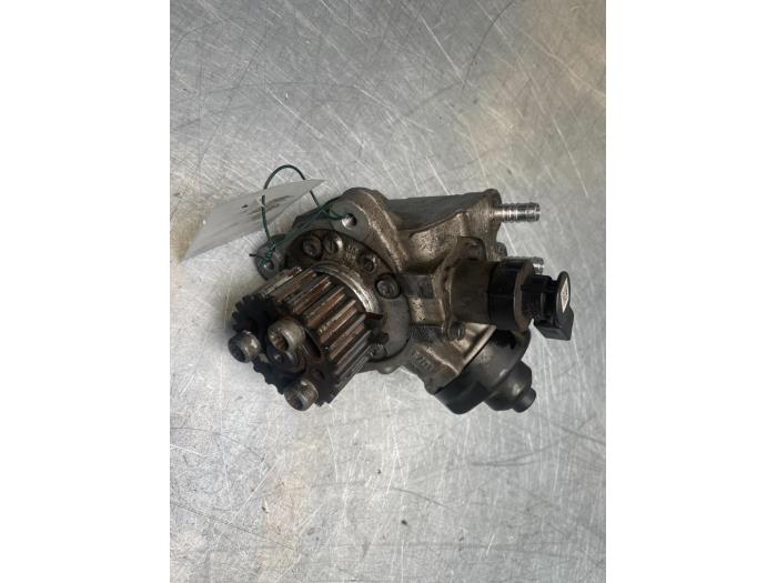 Gebruikte Brandstofpomp Mechanisch Volkswagen Passat Variant (365) 2.0 TDI 16V 170 4Motion Prijs € 100,00 Margeregeling aangeboden door Poolman autodemontage