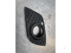 Gebruikte Afdekplaat mistlamp links Mercedes ML II (164/4JG) 4.0 ML-450 CDI 4-Matic V8 32V Prijs € 20,00 Margeregeling aangeboden door Poolman autodemontage