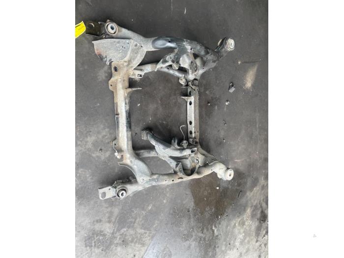 Gebruikte Subframe Mercedes ML II (164/4JG) 4.0 ML-450 CDI 4-Matic V8 32V Prijs € 30,00 Margeregeling aangeboden door Poolman autodemontage
