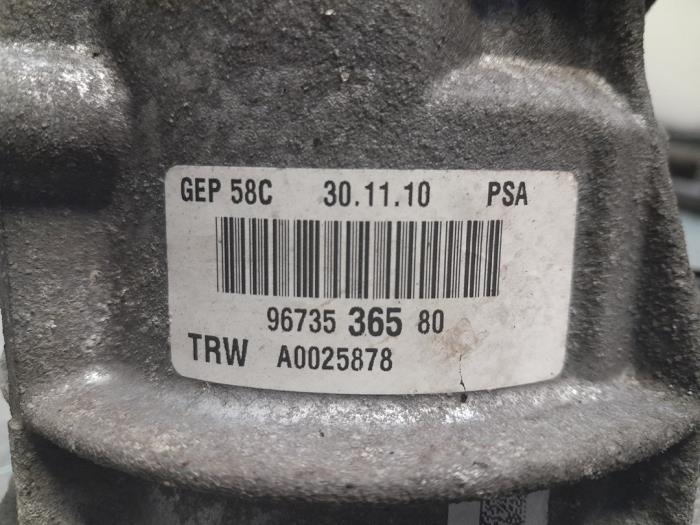 Stuurbekrachtiging Pomp van een Peugeot 308 SW (4E/H) 1.6 VTI 16V 2010