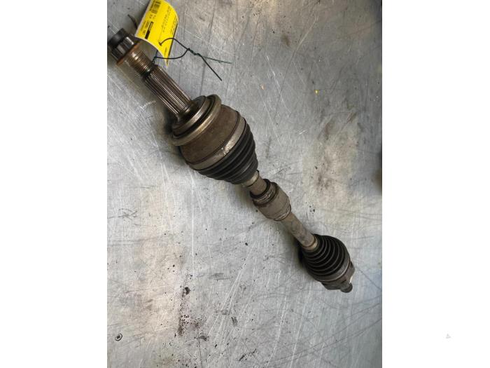 Gebruikte Aandrijfas links-voor Toyota Prius (ZVW5) 1.8 16V Hybrid Prijs € 75,00 Margeregeling aangeboden door Poolman autodemontage