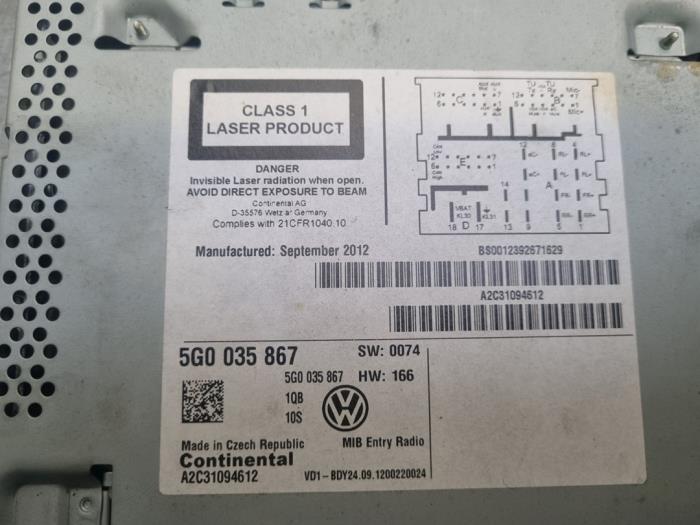Radio van een Volkswagen Golf VII (AUA) 1.6 TDI 16V 2014