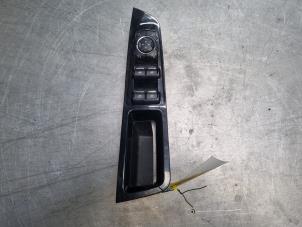 Gebruikte Elektrisch Raam Schakelaar Ford Galaxy (CK) 2.0 TDCi 180 16V Prijs € 50,00 Margeregeling aangeboden door Poolman autodemontage