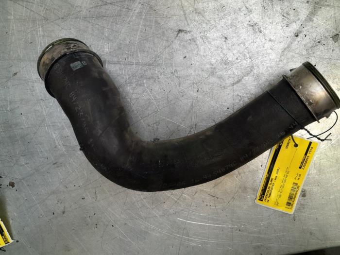Gebruikte Intercooler Slang Volkswagen Transporter T5 2.5 TDi Prijs € 30,00 Margeregeling aangeboden door Poolman autodemontage