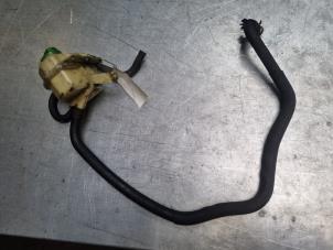 Gebruikte Stuurbekrachtiging Olie Reservoir Volkswagen Transporter T5 2.5 TDi Prijs € 20,00 Margeregeling aangeboden door Poolman autodemontage