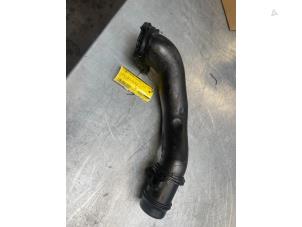 Gebruikte Intercooler Buis Mercedes Sprinter 3t (906.61) 216 CDI 16V Prijs € 24,20 Inclusief btw aangeboden door Poolman autodemontage