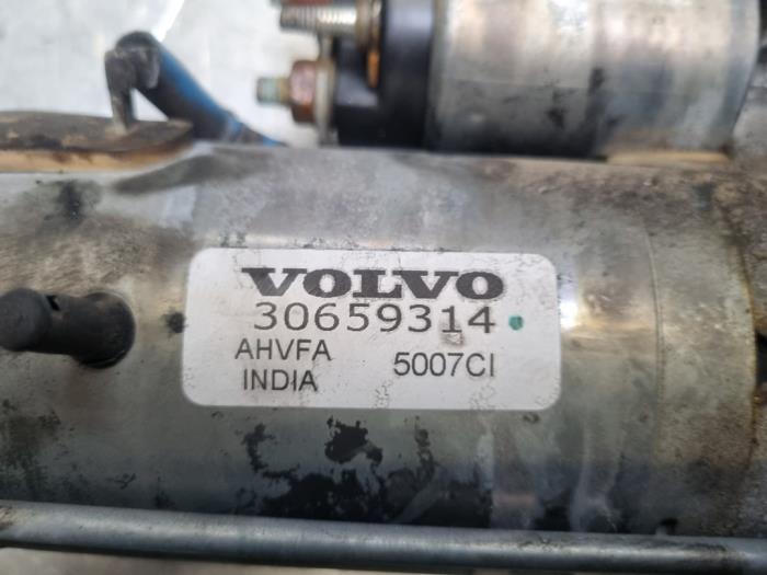 Startmotor van een Volvo V60 I (FW/GW) 2.4 D6 20V Plug-in Hybrid AWD 2015