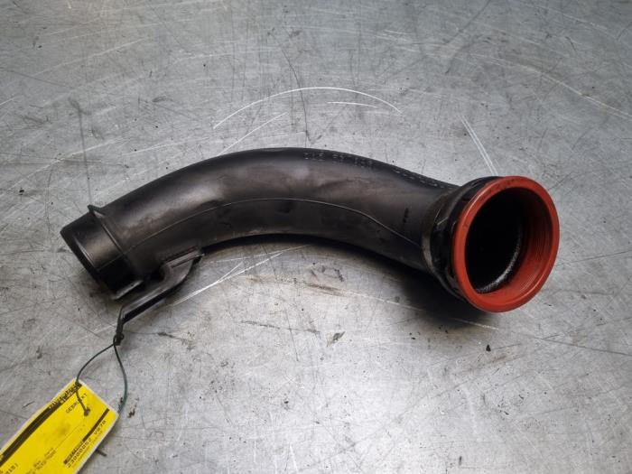 Gebruikte Intercooler Buis Volvo V60 I (FW/GW) 2.4 D6 20V Plug-in Hybrid AWD Prijs € 20,00 Margeregeling aangeboden door Poolman autodemontage