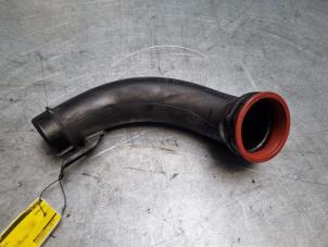 Gebruikte Intercooler Buis Volvo V60 I (FW/GW) 2.4 D6 20V Plug-in Hybrid AWD Prijs € 20,00 Margeregeling aangeboden door Poolman autodemontage