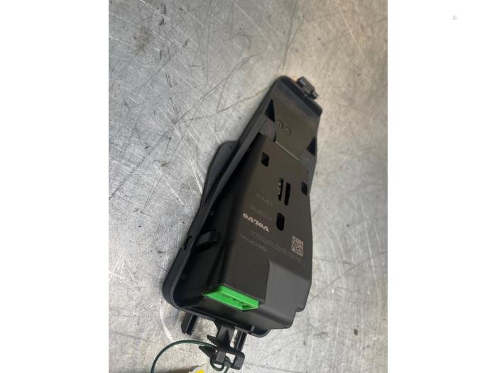Gebruikte Regensensor Volvo V60 I (FW/GW) 2.4 D6 20V Plug-in Hybrid AWD Prijs € 30,00 Margeregeling aangeboden door Poolman autodemontage