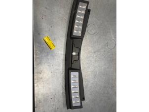 Gebruikte Laadbak afdekking Landrover Range Rover Evoque (LVJ/LVS) 2.0 D 180 16V Coupe Prijs € 40,00 Margeregeling aangeboden door Poolman autodemontage