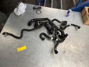 Gebruikte Waterslang aansluiting Landrover Range Rover Evoque (LVJ/LVS) 2.0 D 180 16V Coupe Prijs € 50,00 Margeregeling aangeboden door Poolman autodemontage