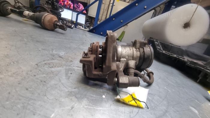 Remklauw (Tang) rechts-achter van een Land Rover Range Rover Evoque (LVJ/LVS) 2.0 D 180 16V Coupe 2019