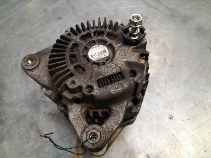 Dynamo van een Nissan Qashqai (J10) 2.0 16V 4x4 2008