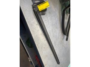 Gebruikte Raamlikker Tesla Model 3 Standard RWD Plus 60 kWh Prijs € 40,00 Margeregeling aangeboden door Poolman autodemontage