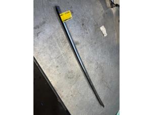 Gebruikte Raamlikker Tesla Model 3 Standard RWD Plus 60 kWh Prijs € 50,00 Margeregeling aangeboden door Poolman autodemontage