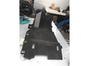 Gebruikte Vloerbedekking Tesla Model 3 Standard RWD Plus 60 kWh Prijs € 50,00 Margeregeling aangeboden door Poolman autodemontage