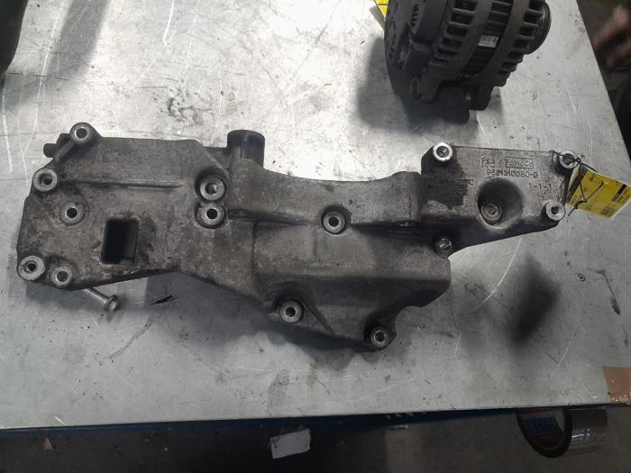 Gebruikte Dynamosteun boven Landrover Freelander II 2.2 td4 16V Prijs € 40,00 Margeregeling aangeboden door Poolman autodemontage