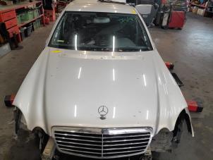 Gebruikte Motorkap Mercedes E (W211) 2.7 E-270 CDI 20V Prijs € 75,00 Margeregeling aangeboden door Poolman autodemontage