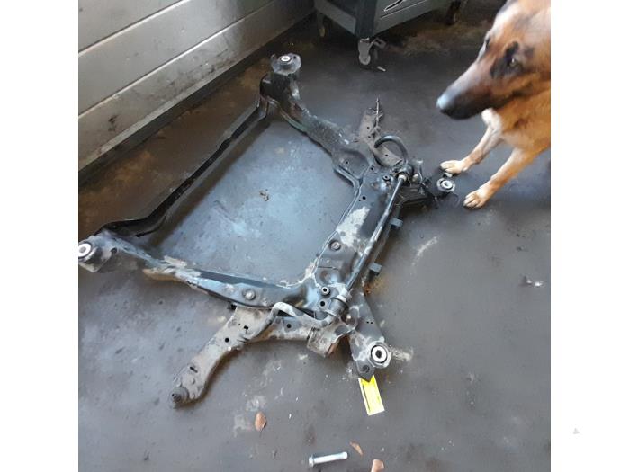 Gebruikte Subframe Volvo V70 (BW) 2.4 D 20V Prijs € 50,00 Margeregeling aangeboden door Poolman autodemontage