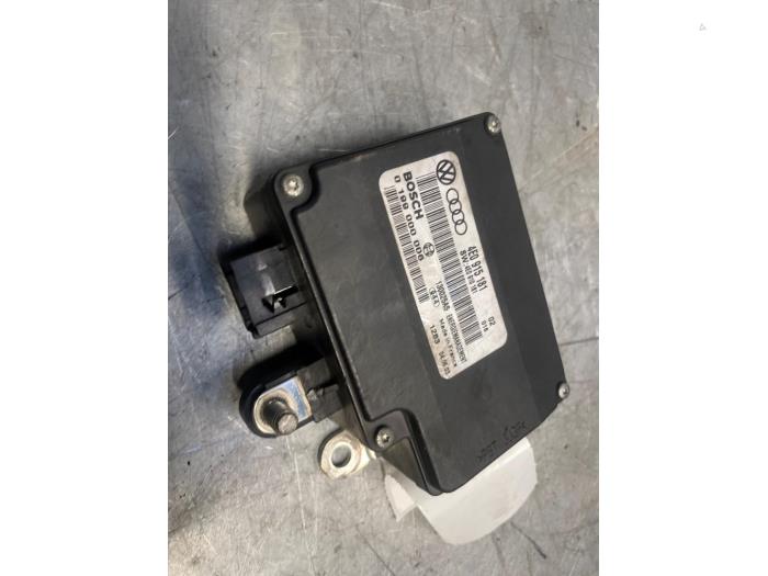 Gebruikte Accu controle module Audi A8 (D3) 4.0 TDI V8 32V Lang Quattro Prijs € 40,00 Margeregeling aangeboden door Poolman autodemontage