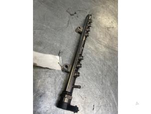 Gebruikte Verstuiver brug Volvo S60 I (RS/HV) 2.4 D5 20V Prijs € 50,00 Margeregeling aangeboden door Poolman autodemontage
