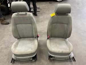 Gebruikte Voorstoelen links + rechts Volkswagen Caddy III (2KA,2KH,2CA,2CH) 1.9 TDI Prijs € 100,00 Margeregeling aangeboden door Poolman autodemontage
